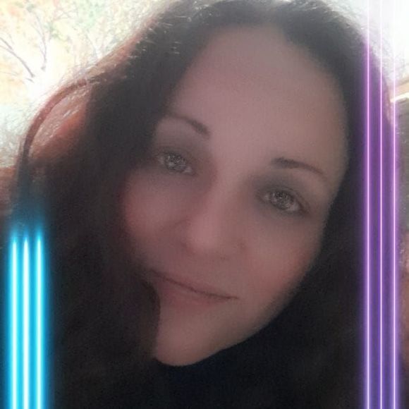 Meet your Posher, Danielle - Picture 1 of 1